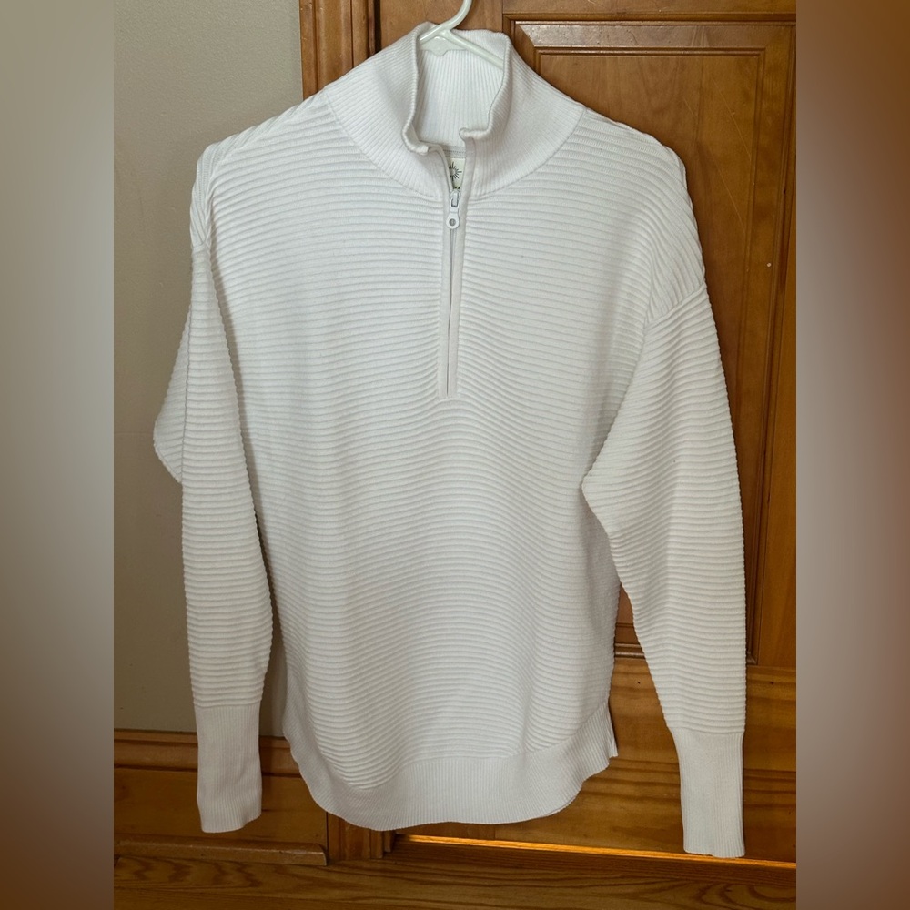 Offline by Aerie white Textured Quarter Zip
Pullover tunic length sweater XXS
